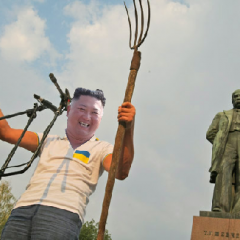 Кім Чен Ин з вилами