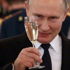 Путин поздравляет