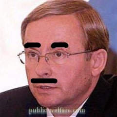 Виктор Шеймвн с черными усами и бровьями
