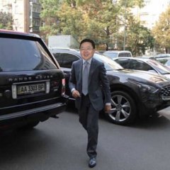 Цахиагийн Элбэгдорж выходит с шашины Олега Ляшко