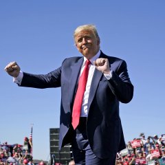 Дональд Трамп танцует
