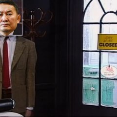 Khaltmaagiin Battulga walking out the hairdressers in Mr Bean 1