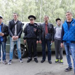 Крутые парни с ментом