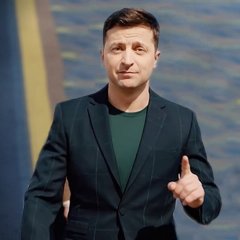 Зеленский пальцем грозит