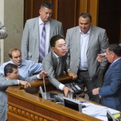 Цахіагійн Елбегдорж облил водою в Верховній Раді