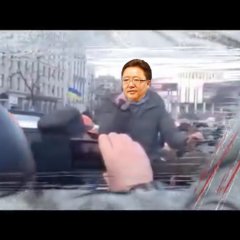 Элбэгдорж и демонстраторы на площаде майдана