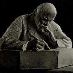 Ленин пишет