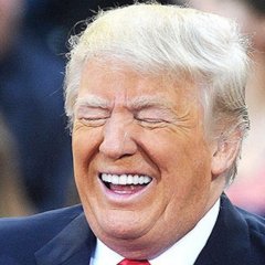 Трамп смеется
