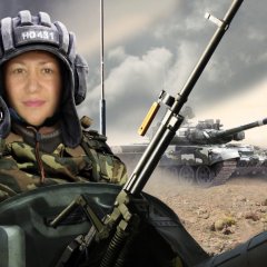 Танкистка идущая в бой на врага