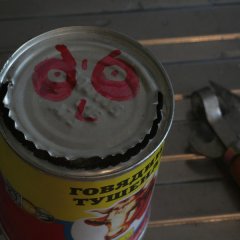 Улыбчивая банка тушенки