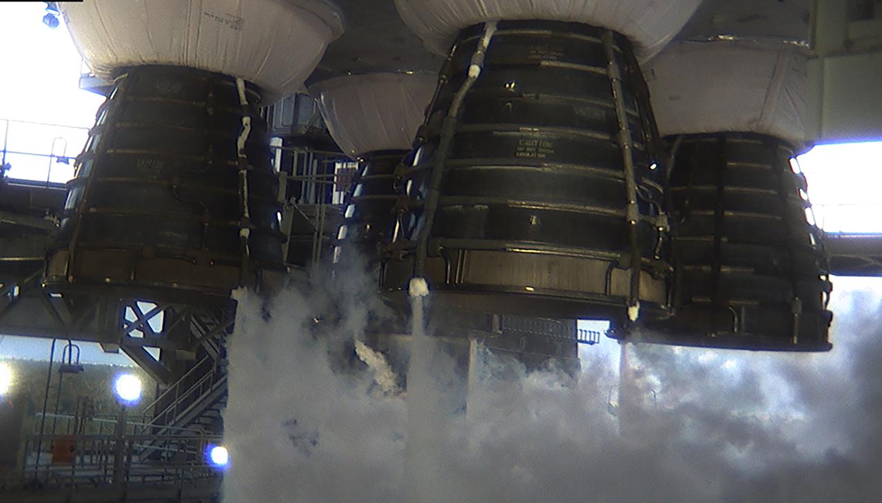 SLS - Core Stage Engines - Fire Test шаблон