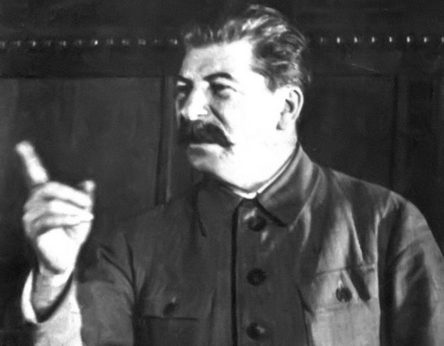  Сталин пригрозил пальцем шаблон