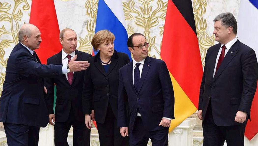 Переговоры беларусь. Порошенко Меркель и Олланд. Лукашенко Меркель Оланд Порошенко.